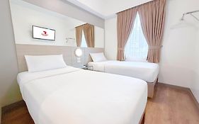 Red Planet Makati Amorsolo